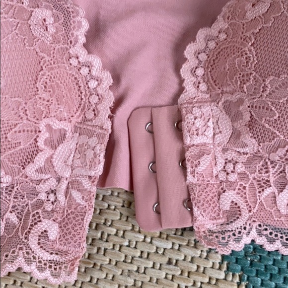 Beautiful Pink Bra: Comfort, Support, & Delicate! - Picture 7 of 8